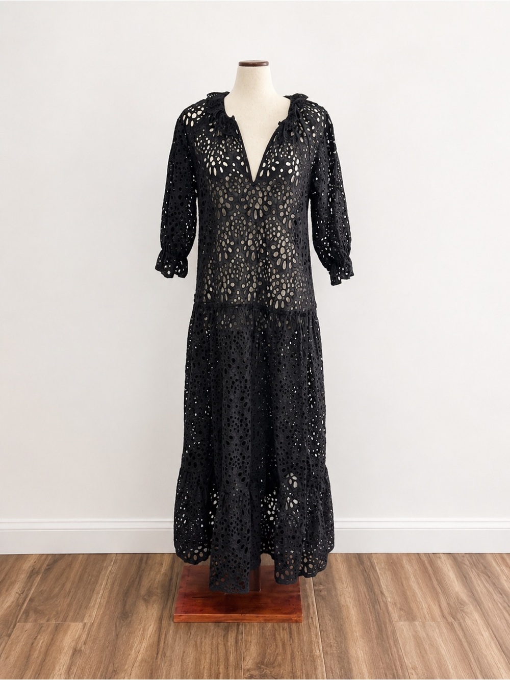 NWT DX Collection Black Eyelet Lace Maxi Dress Size S Beach Resort Cover Up - Picture 3 of 12